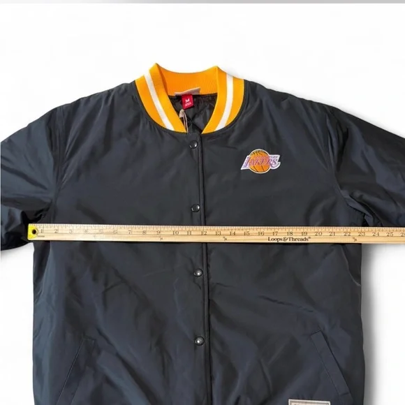 Men’s Mitchell & Ness Black and Yellow Los Angeles Lakers Puffer Jacket - Picture 5 of 8